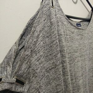 💟Gray Cold Shoulder T-shirt ❎Firm On Price❎